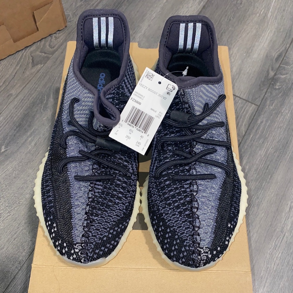 Yeezy boost 350 V2 Carbon